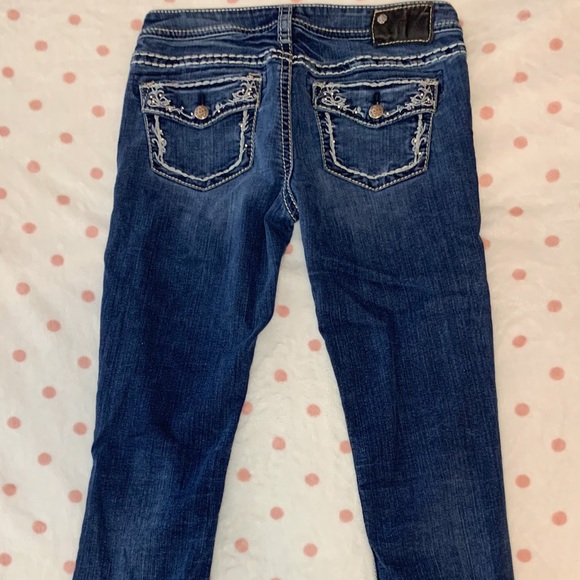 Silver Jeans | Skinny Mid Rise Aiko Jeans Pearl Embellished - Picture 5 of 9